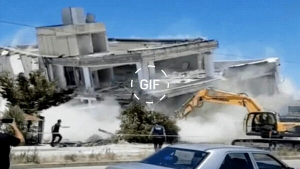 Gifdump: 35 gebouwen, bruggen en schoorstenen die vakkundig worden gesloopt