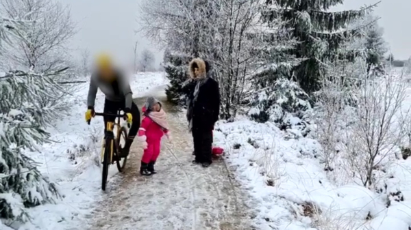 De Belgische fietser die een 5-jarige koter van de weg duwde sleept filmende vader voor de rechter