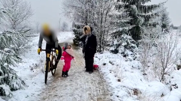 De Belgische fietser die een 5-jarige koter van de weg duwde sleept filmende vader voor de rechter
