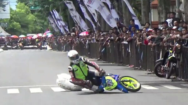 Karma komt vandaag in de vorm van een wraakzuchtige motorcoureur