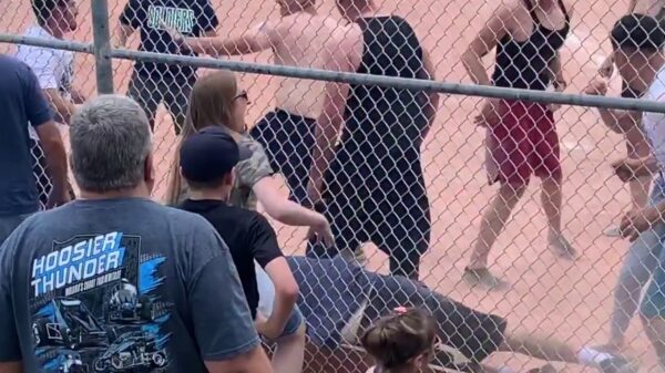 Trieste ouders gaan met elkaar op de vuist tijdens jeugd honkbalwedstrijd