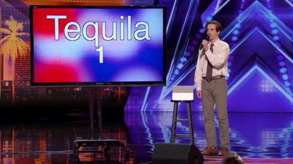 Tequila Karaoke Guy geeft een daverende show weg tijdens America's Got Talent