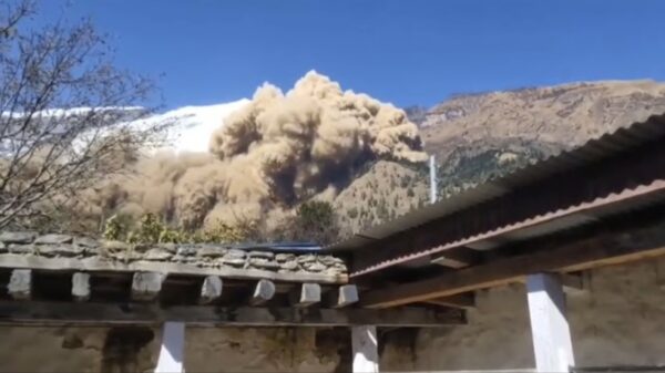 11 mensen gewond geraakt door gigantische lawine in West-Nepal