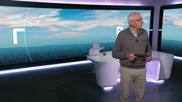 Jan de Hoop nog niet helemaal wakker tijdens uitzending RTL Ontbijtnieuws