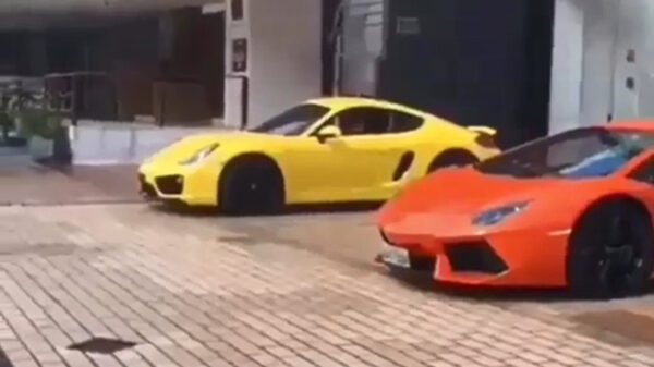 Superblij met mijn gloednieuwe Porsche... wait for it