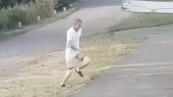 Twijfelaar belandt letterlijk tussen wal en schip