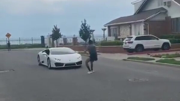 Falende Lambo-springer kan zijn schoenen 100 meter verderop weer ophalen