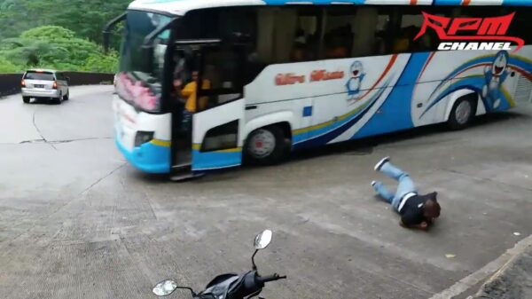 Chauffeur springt uit op hol geslagen bus zonder remmen