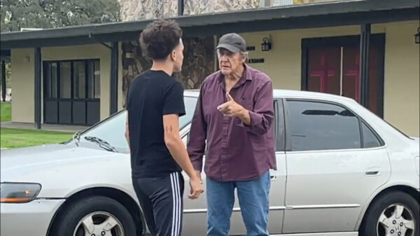 Deze 76-jarige OG heeft helemaal geen zin in dit soort flauwe grappen