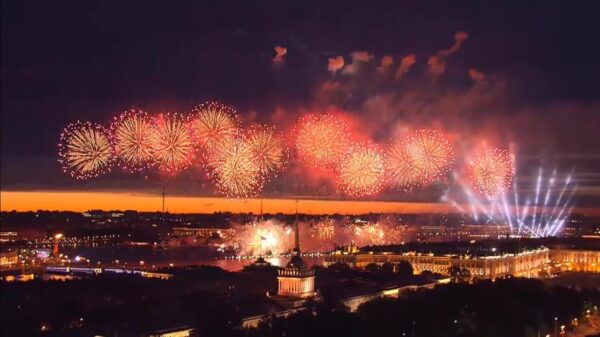 In St. Petersburg weten ze wel hoe ze een vuurwerkshow moeten geven