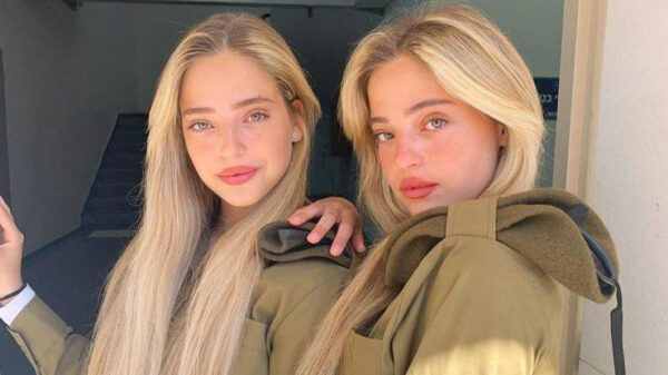 Deze aantrekkelijke vrouwelijke soldaten zijn een schot in de roos