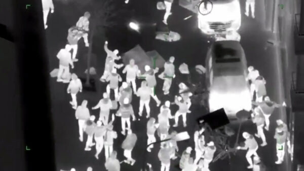 Opsporing Verzocht: politie toont helikopterbeelden van rellen in Rotterdam