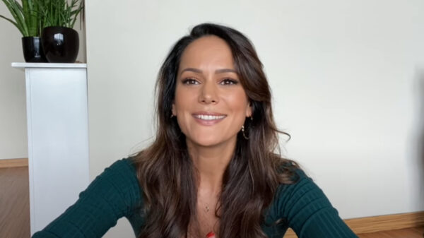 Zangeres Elize gaat vandaag voor een pikant latex pakje