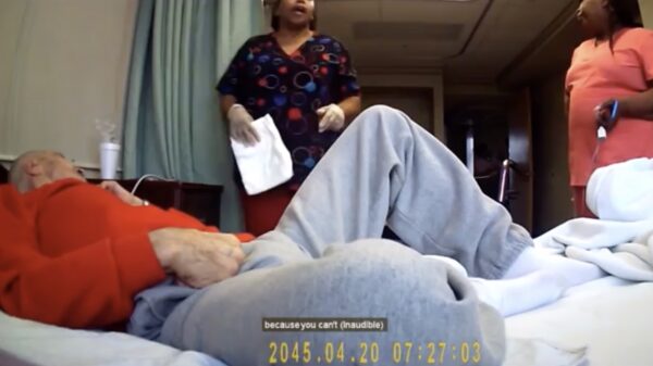 Horror in de zorg: 89-jarige man wordt stelselmatig mishandeld door verzorgsters