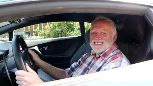 Hide The Pain Harold verkoopt zijn ouwe trouwe Multipla