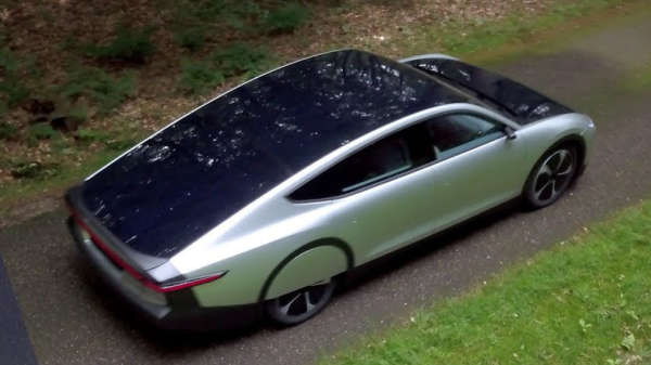De Nederlandse Lightyear One is 's werelds eerste elektrische auto met zonnepanelen