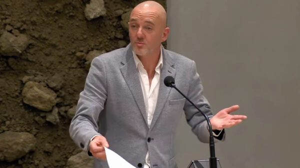 Machiel de Graaf (PVV) waarschuwt in de Tweede Kamer voor de "giftige mix van het deugvolk"