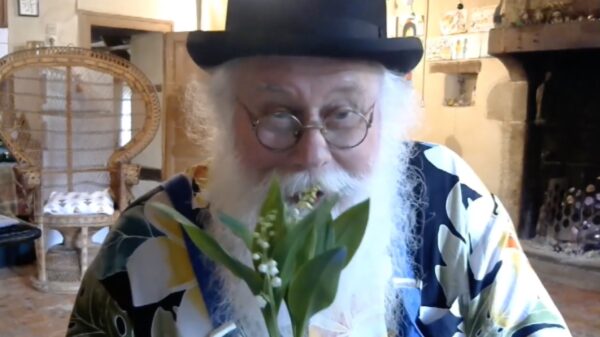 Eindelijk een oplossing voor alle vieze rufters: deze pil laat je scheten naar bloemen ruiken