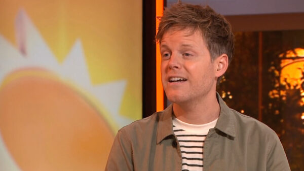 Lex Uiting biedt excuses aan nadat hij zich verspreekt en 'kopdoeken' zegt