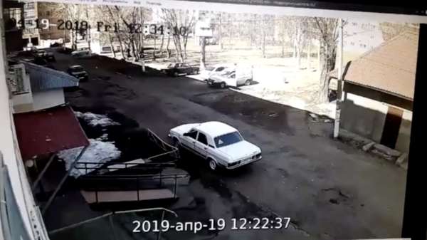 Bohhh: 65-jarige chauffeur wordt uit zijn auto geslingerd nadat gasflessen exploderen