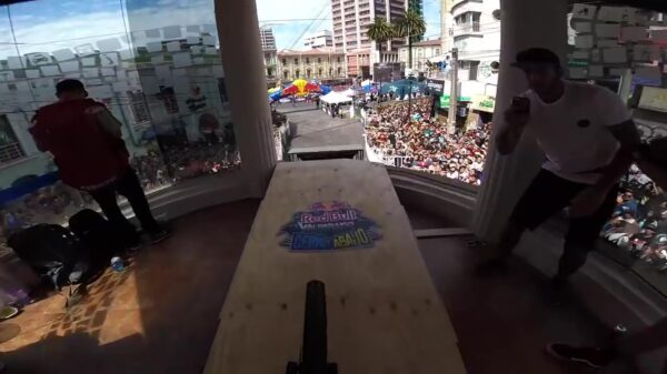 Red Bull Valparaiso is Fiets 'M Erin voor mensen die levensmoe zijn