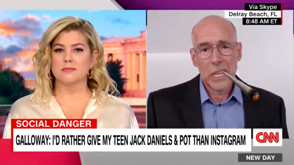 CNN-host Scott Galloway: "Ik geef mijn kinderen liever whisky en wiet dan een Instagram-account"