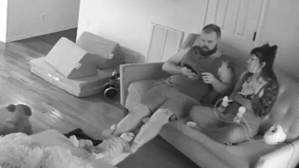 Vader vangt z'n koter op dankzij zijn supersonische reflexen