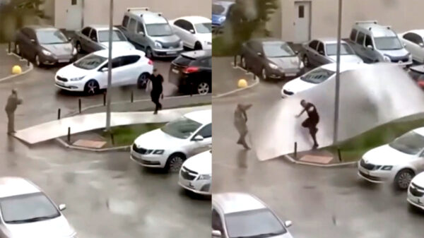 Gaat NOOIT op een los gewaaid stuk dak staan met windkracht 34