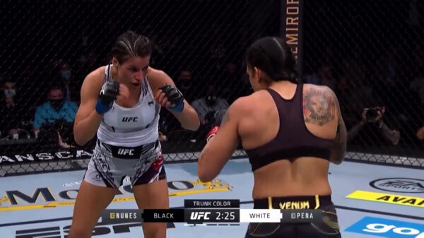Julianna Pena pakt UFC-titel af van Amanda Nunes dankzij keiharde wurggreep