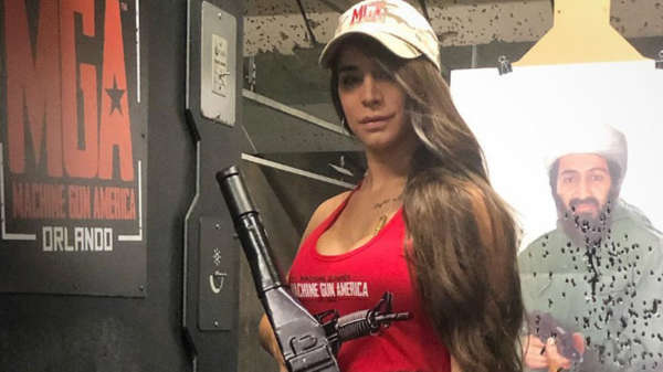 De Israëlische Orin Julie beter bekend als 'Queen of Guns' is levensgevaarlijk lekker