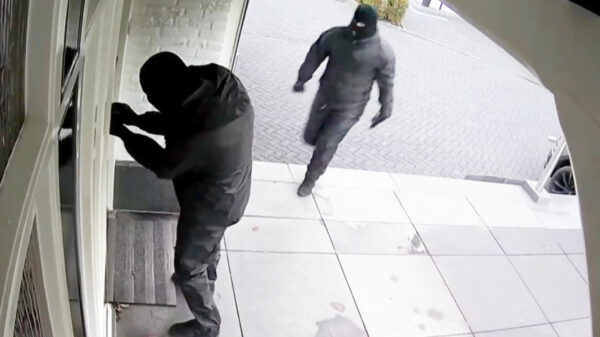 Opsporing verzocht: daders van extreem gewelddadige woningoverval vol in beeld