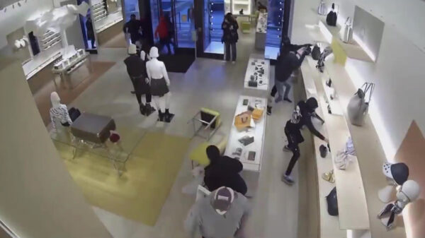 Gewapende overval op Amerikaanse autoshowroom levert meer dan miljoen euro aan horloges op