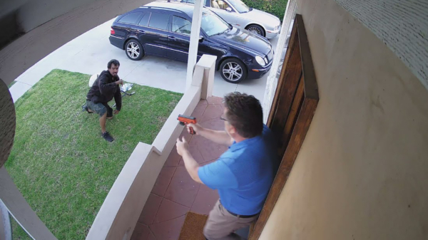 Inbreker wordt door gewapende huiseigenaar vriendelijk verzocht het pand te verlaten