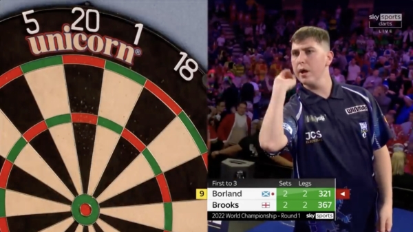 Wát een debuut: William Borland gooit een 9-darter in beslissende leg op het WK