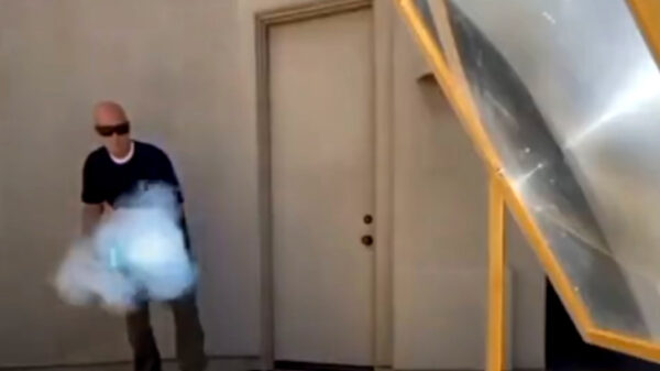 Snelle Jelle demonstreert hoe een vergrootglas werkt