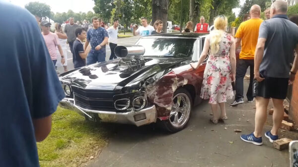 Klassieke muscle car heeft iets meer paardenkracht dan dat de eigenaar aankan