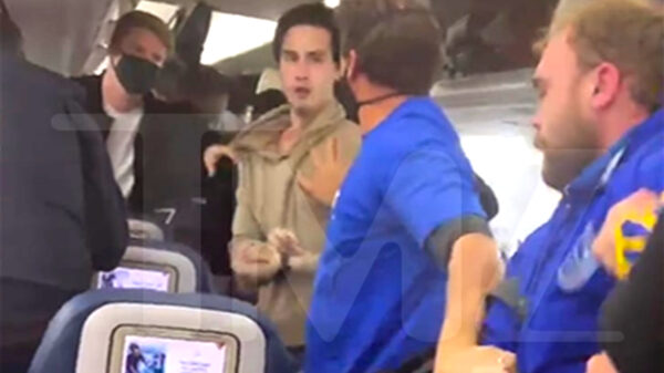 Kerst in Amerika: gevecht breekt uit in vliegtuig vanwege slecht gedragen mondkapje