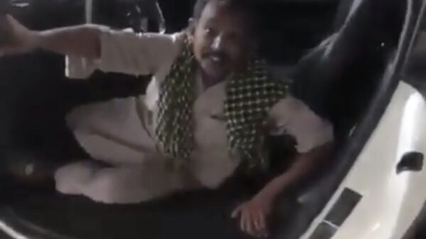 Patser showt zijn nieuwe auto!