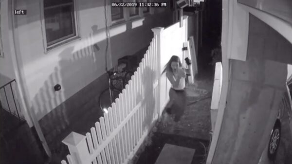 Bezopen wildplassers worden op een extragratis regendouche getrakteerd