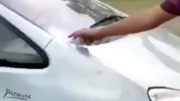 Wraak nemen op de auto van de juf die jou niet liet slagen