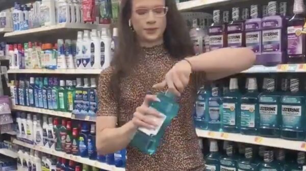 Note to self: check bij mondwater altijd of je een nieuwe fles te pakken hebt