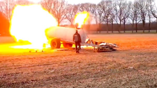 Die keer dat hij ging checken waarom het carbid in een 6000 liter vat niet afging