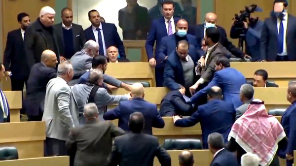 Chaos in Jordanië nadat parlementsleden met elkaar op de vuist gaan