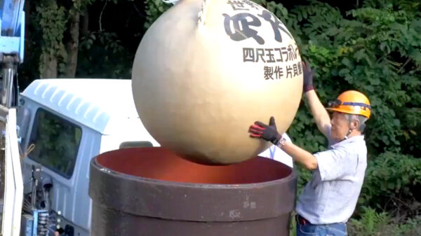 Uit de oude vuurwerkdoos: de grootste shell ter wereld afschieten