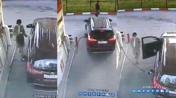 De eerste keer tanken is voor deze vrouw blijkbaar bijzonder verwarrend