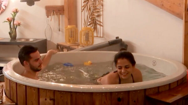 Het werd gisteravond knap heet in de hot tub van Lang Leve de Liefde