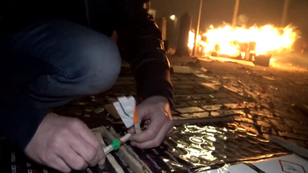 Deze mensen in deze straat werden op een zieke vuurwerkshow getrakteerd