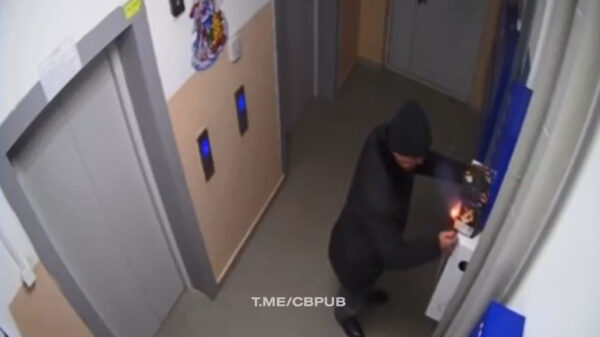 Russische koukleum steekt vuurwerk alvast binnen aan