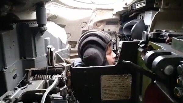 Russische breng-je-koter-naar-je-werk-dag weer een doorslaand succes