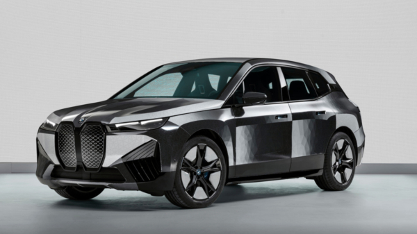 Supervet: de BMW IX Flow kan ter plekke van kleur of patroon veranderen